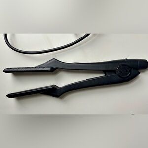 Black Hair Straightener by CROC